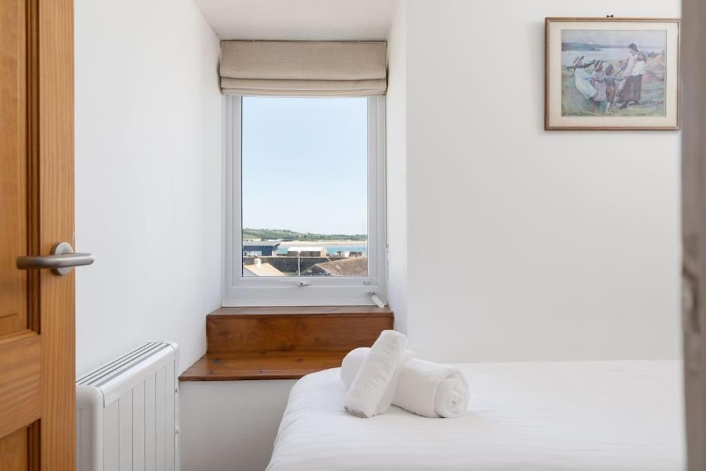 Charming 3 Bedroom Harbour Cottage With Parking Penzance Exterior photo