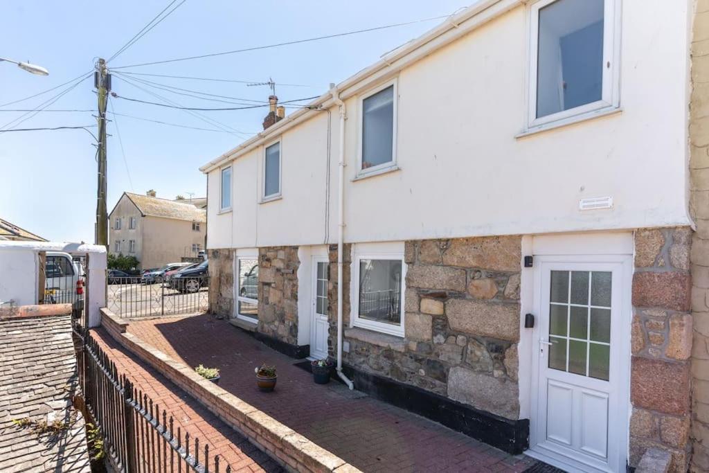 Charming 3 Bedroom Harbour Cottage With Parking Penzance Exterior photo